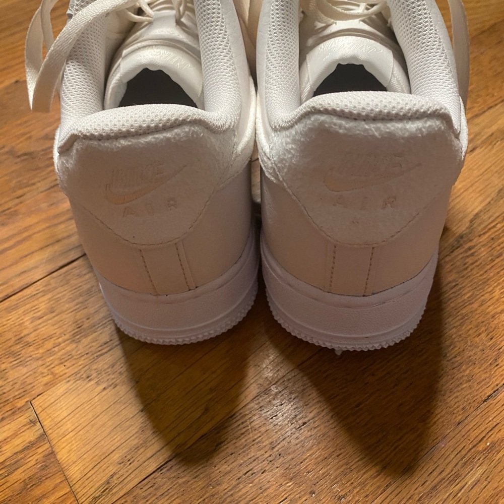 Nike Women’s Air Force 1 07 sneakers - size 8 - NWOT - Picture 3 of 7